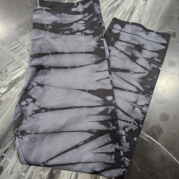 BUNDLE OF 5 PAIRS OF CAPRI LENGTH LEGGINGS - Picture 5 of 6